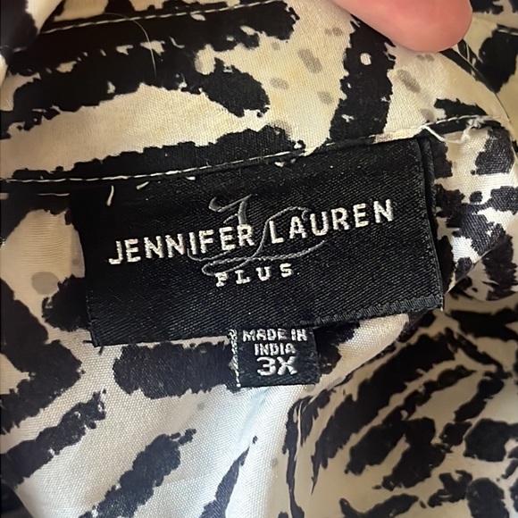 Black and White Geometric Print Plus Size Collared Button Up with Tie Bottom - Picture 6 of 7